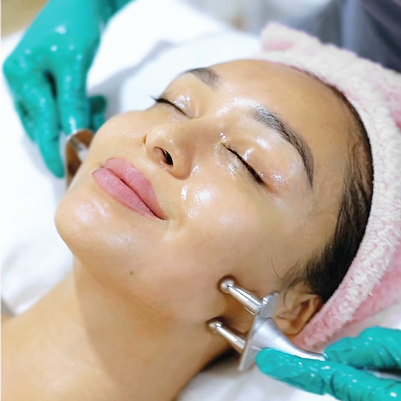 Struggling with puffy face? It can be fixed with a simple massage.